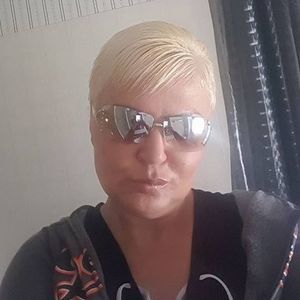 Meet your Posher, Dina